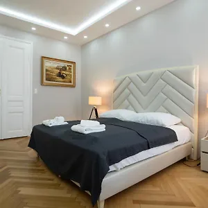 Charming 2-room With Balcony, 15 Min To Center Apartment Wien